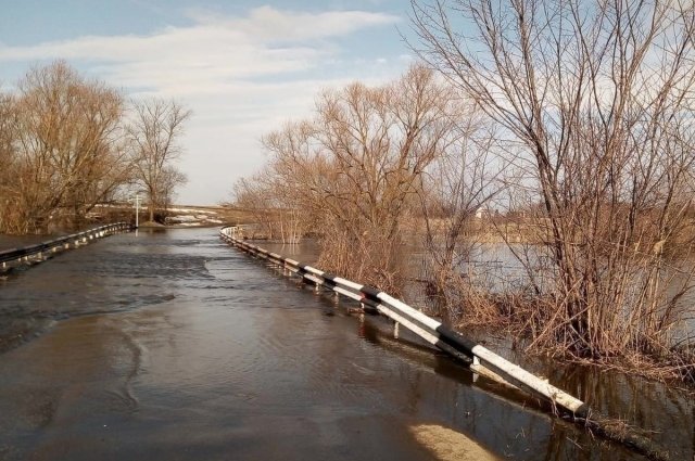 В Ташлинском районе в связи с подтоплением закрыт мост через реку Ташелка.