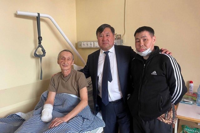 Глава Тувы Владислав Ховалыг посетил подмосковный госпиталь им. А.А. Вишневского.