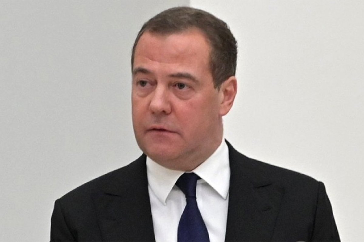 Медведев призвал увеличить численность армии РФ до 1,5 млн человек