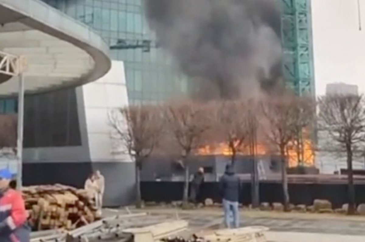 Пожар вспыхнул в одной из башен Москва-Сити