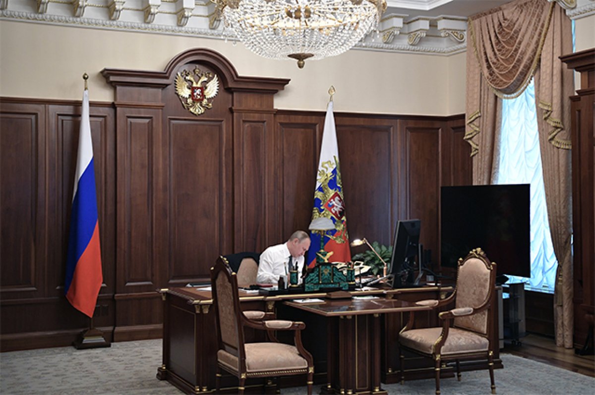 кабинет путина в кремле фото