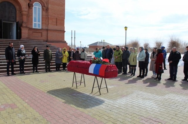 В Гае простились с участником СВО Андреем Конюшкиным.