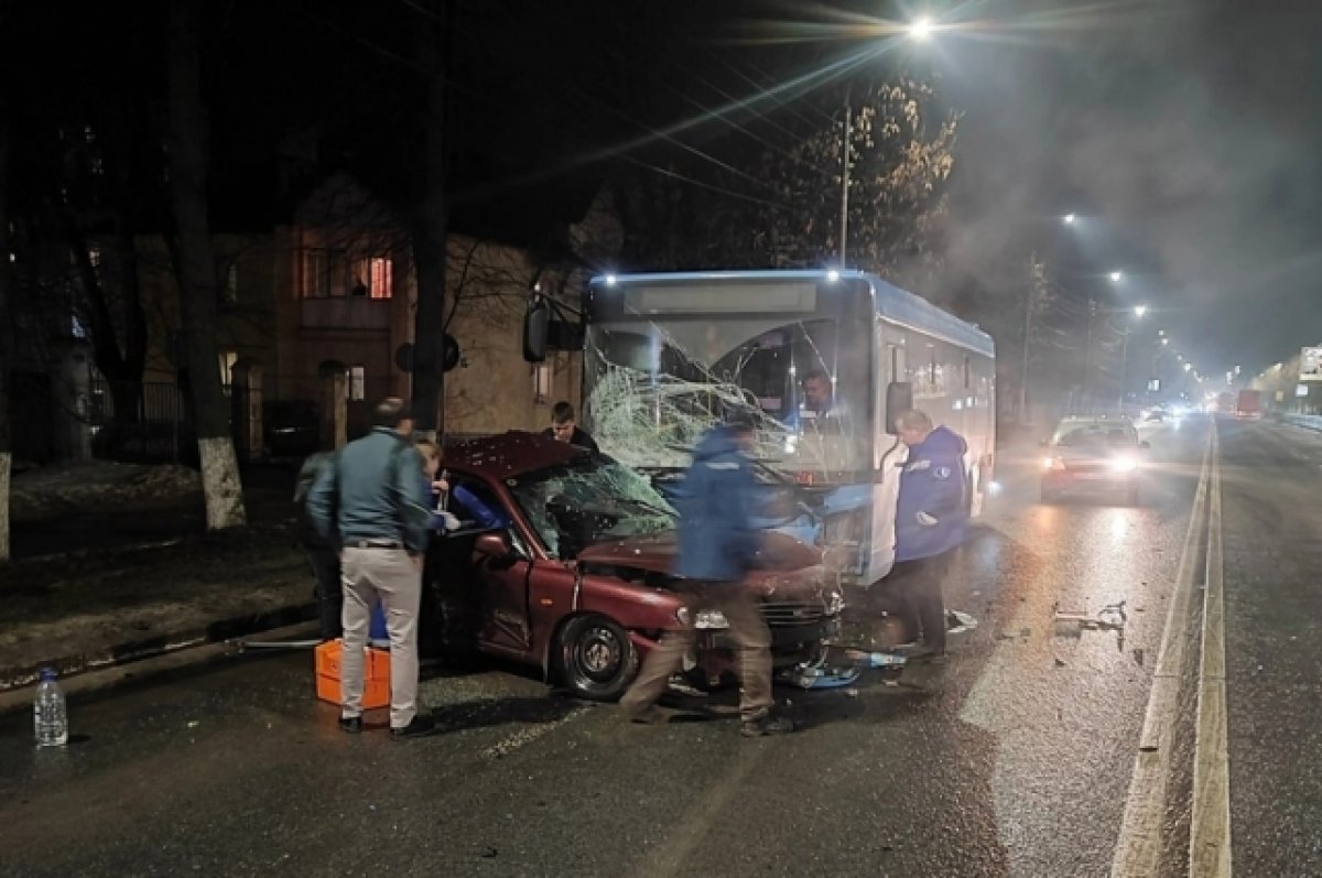 ДТП на Петербургском шоссе в Твери: человека зажало в автомобиле | АиФ Тверь