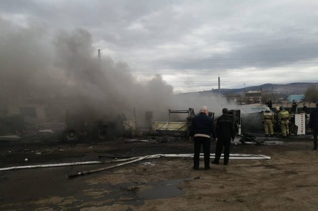 Пожар произошел на территории автотранспортного предприятия №7.