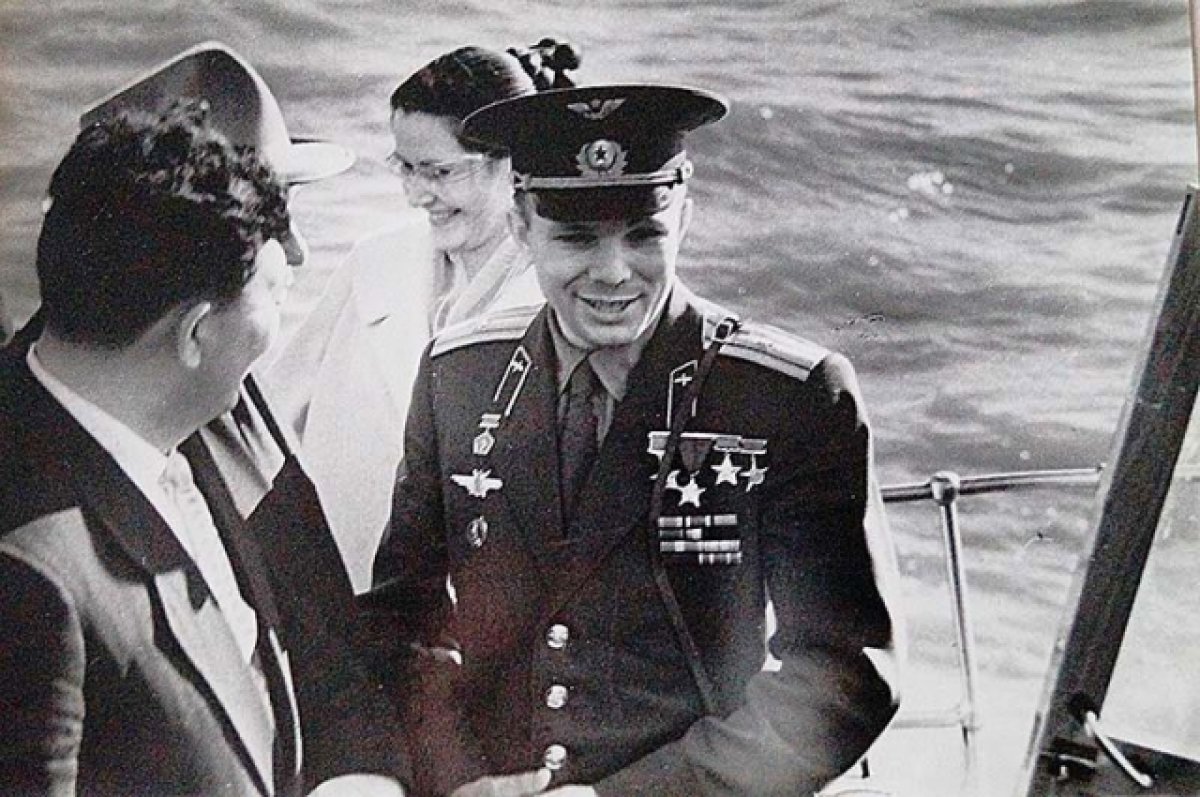 Племянница гагарина. Гагарин в Хабаровске. Гагарин в Хабаровске с супругой. Гагарин фото 1962г.