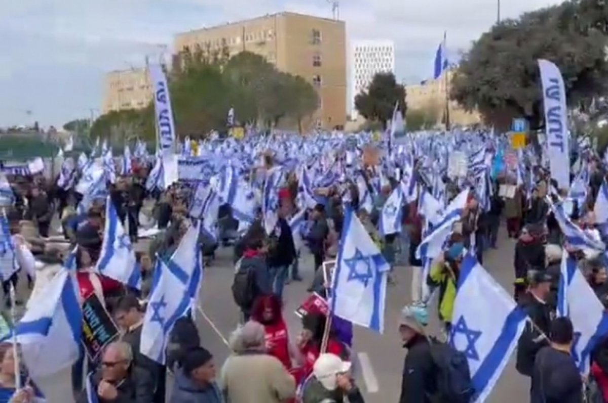 Протестующие попали в парламент Израиля и требовали отставки Йоава Киша