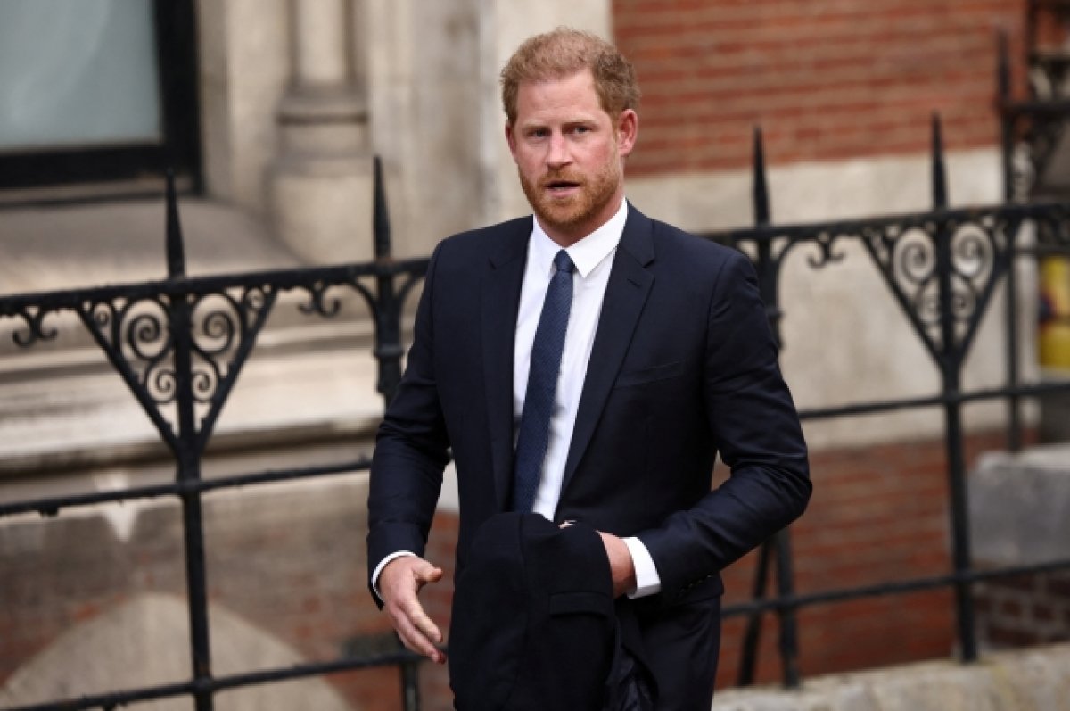 Принц Гарри вернулся в Лондон для судебных тяжб