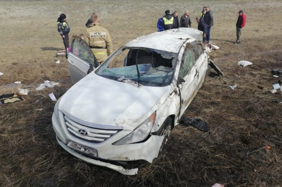 В перевернутой Hyundai Sonata на трассе под Саратовом пострадала женщина |  АиФ Саратов