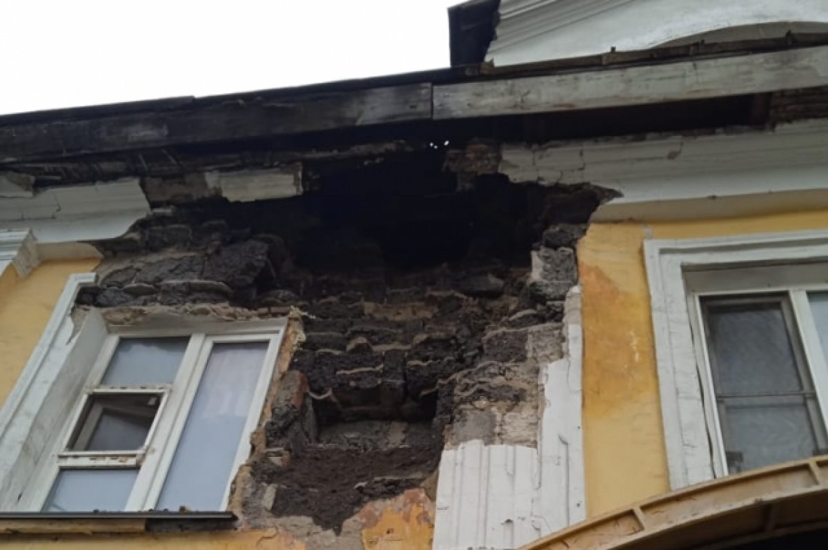 На пр. Ленина в Барнауле обрушилась кирпичная кладка жилого дома