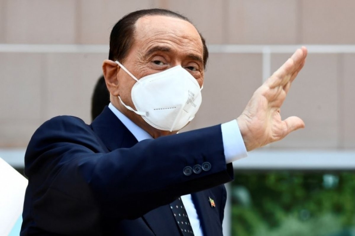ANSA: экс-премьера Италии Сильвио Берлускони госпитализировали