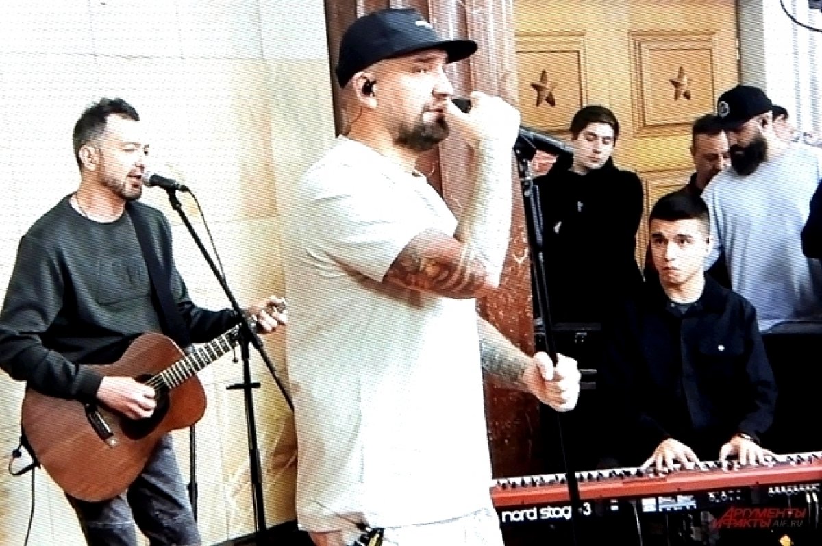 Ростовский рэпер Баста дал бесплатный концерт в московском метро