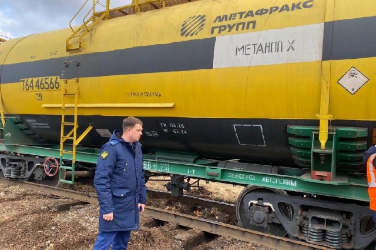В Татарстане с рельсов сошли вагоны с метанолом