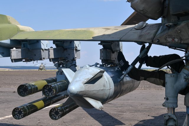Ударный вертолет Ка-52 ВКС России на аэродроме базирования