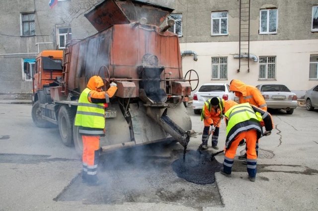 Дороги сейчас приводят в порядок по технологии литого асфальта.