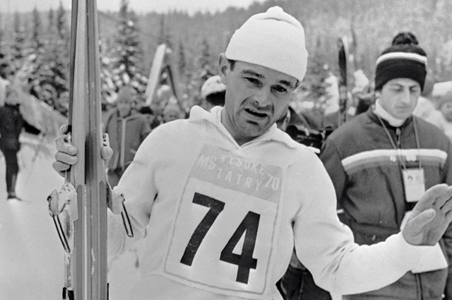 Вячеслав Веденин после победного финиша на 30 километров на чемпионате мира 1970 года по лыжному спорту в Чехословакии.