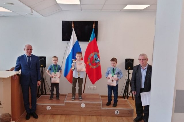 Максим Цыгура стал победителем первенства Сибирского федерального округа среди мальчиков до девяти лет.