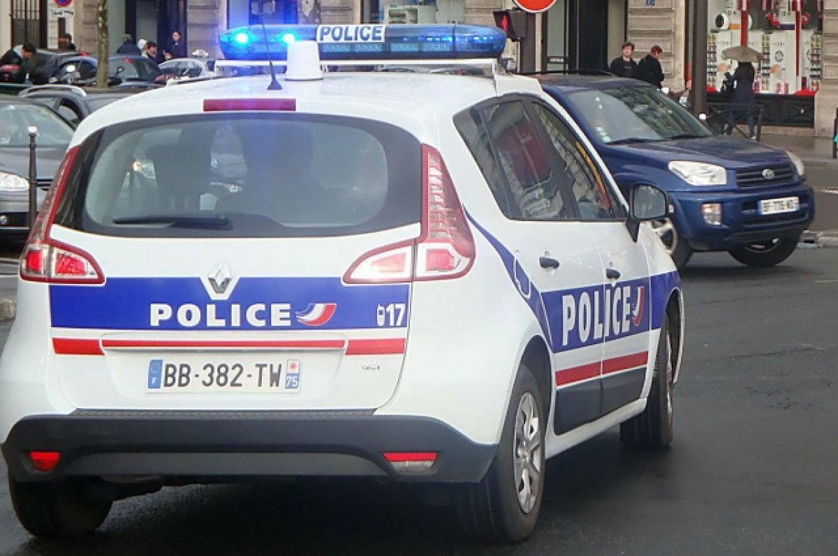 Во Франции арестовали женщину, назвавшую Макрона «мусором»