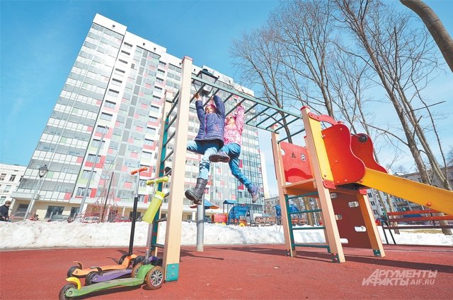 В Оренбурге объяснили, почему детские площадки быстро разрушаются