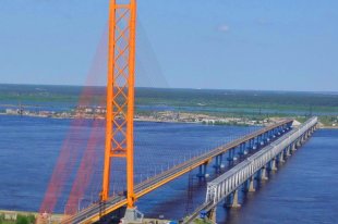 На период ремонта моста будет выполнено сужение полос движения в обоих направлениях до трех метров.