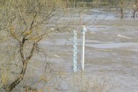 Уровень воды в реке Большой Кумак возле Новоорска достиг опасных отметок.