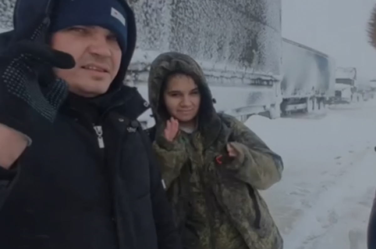 Добровольцы показали, как помогали застрявшим в снежном плену на М-4 «Дон»