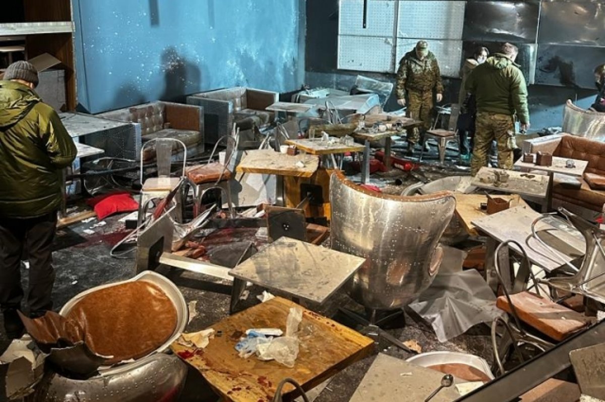 Количество пострадавших при взрыве в кафе Петербурга возросло до 19
