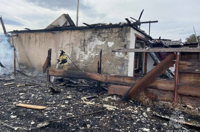 Пожар начался в дачном доме в садоводческом товариществе Топольки-1.