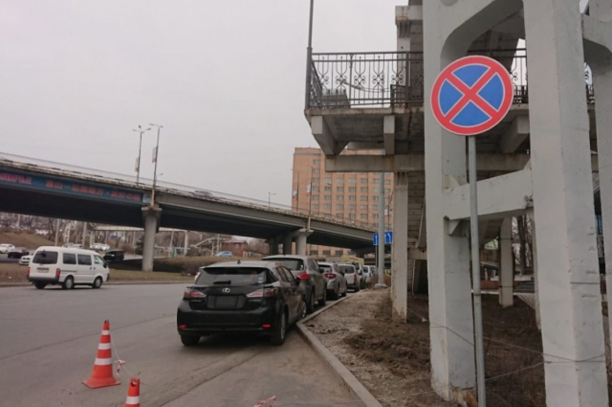 В центре города «перекупы» парализуют движение транспорта, провоцируя ДТП |  АиФ Владивосток