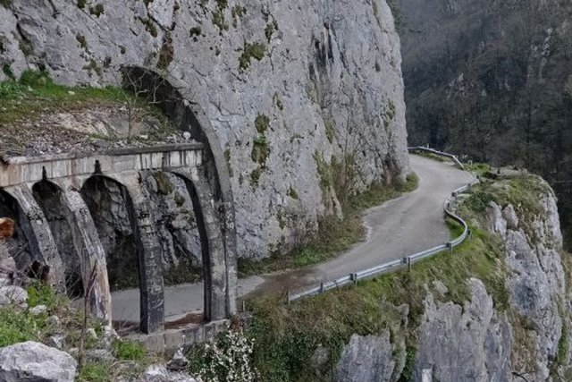 Альпиниста искали в районе туннелей на заброшенной краснополянской дороге. 