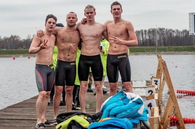 Сахалинские пловцы из Корсакова Иван Волков и Александр Русаков выступали в составе сборной команды межрегиональной ассоциации холодового плавания.
