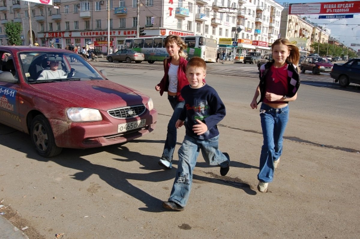 В Волжском под Волгоградом маленький мальчик попал под колеса авто | АиФ  Волгоград