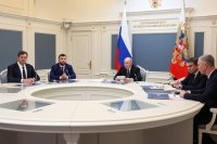 Президент РФ Владимир Путин проводит в режиме видеоконференции оперативное совещание с постоянными членами Совета Безопасности РФ по вопросам обеспечения законности, правопорядка и общественной безопасности на территории Донецкой и Луганской народных республик, а также Запорожской и Херсонской областей.