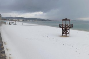 В Турции на курорте Чемше выпал снег