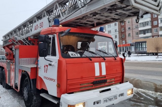 Из-за халатности чиновника произошел пожар в аварийном доме.