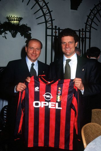 Президент Сильвио Берлускони и менеджер команды «Милан» Фабио Капелло.