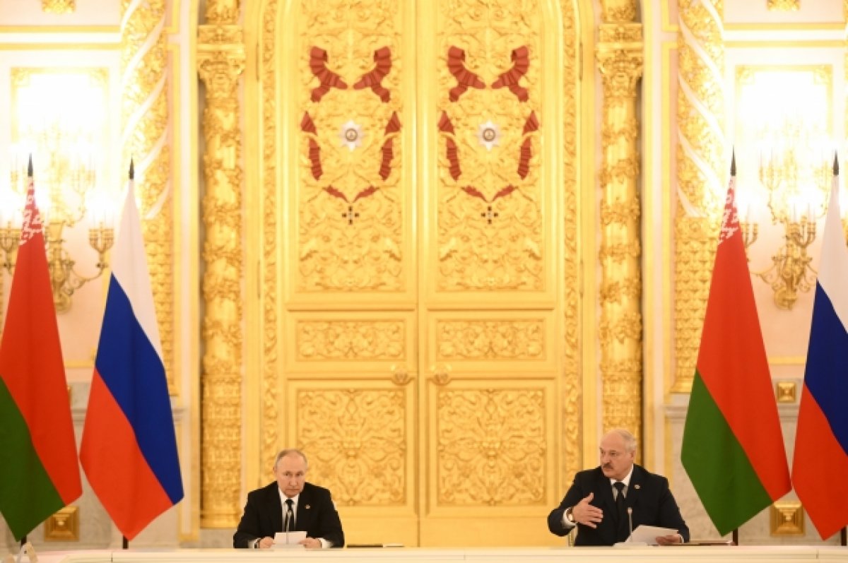 Путин: РФ и Белоруссия будут наращивать взаимодействие в сфере обороны