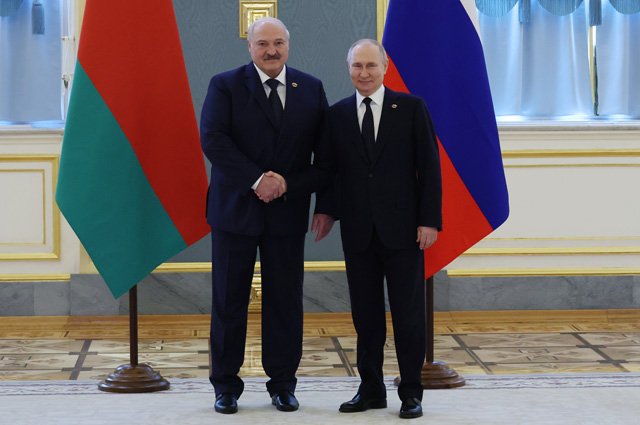 Президент РФ Владимир Путин и президент Республики Беларусь Александр Лукашенко перед началом заседания Высшего государственного совета (ВГС) Союзного государства в Москве.