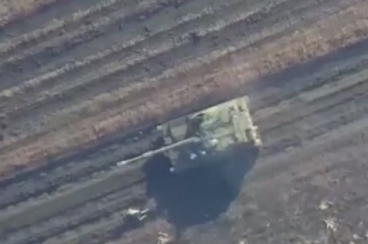 Удар дрона по американской САУ под Артемовском сбил с брони ее командира