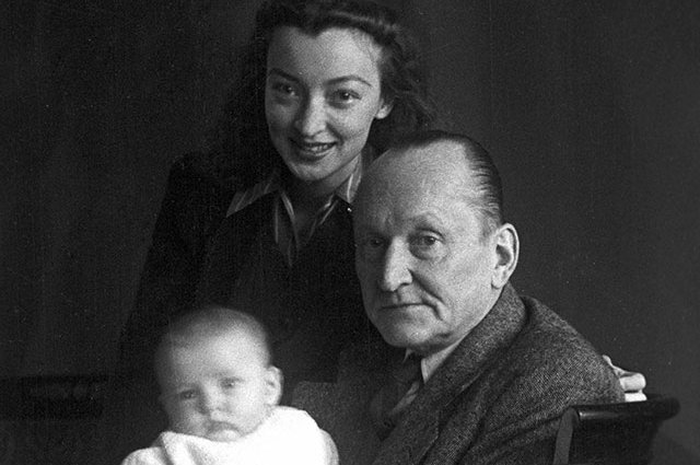 Александр Вертинский, его жена Лидия и дочь Анастасия.