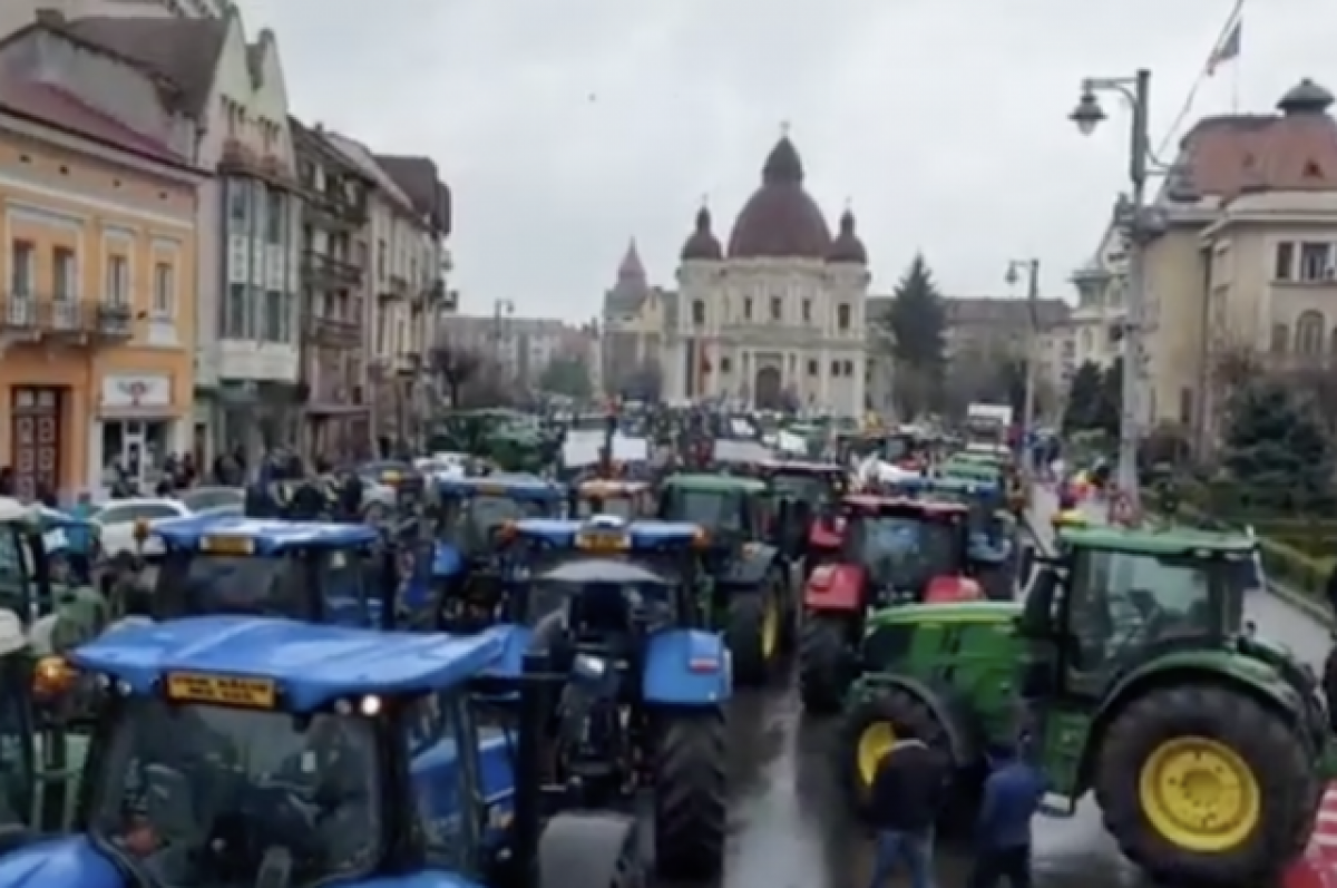 Тысячи фермеров на тракторах заблокировали дороги в Румынии
