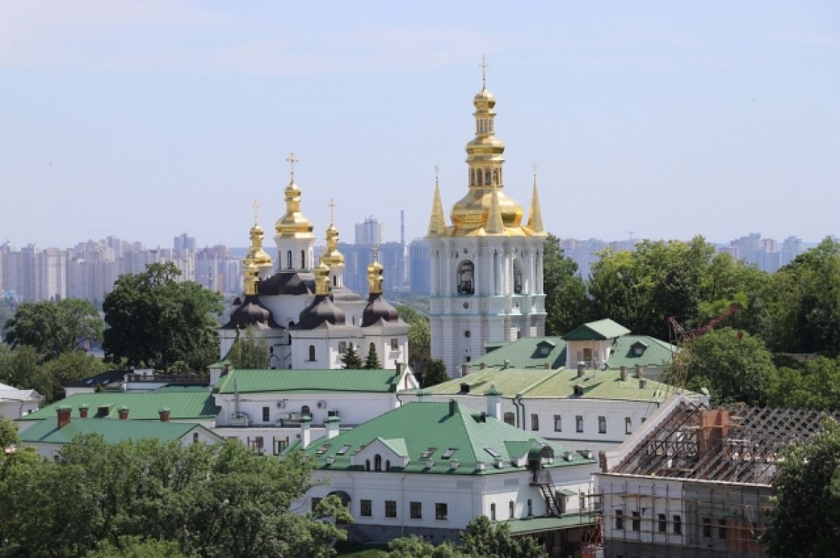 Мирошник заявил, что украинские радикалы начали разграбление храмов УПЦ