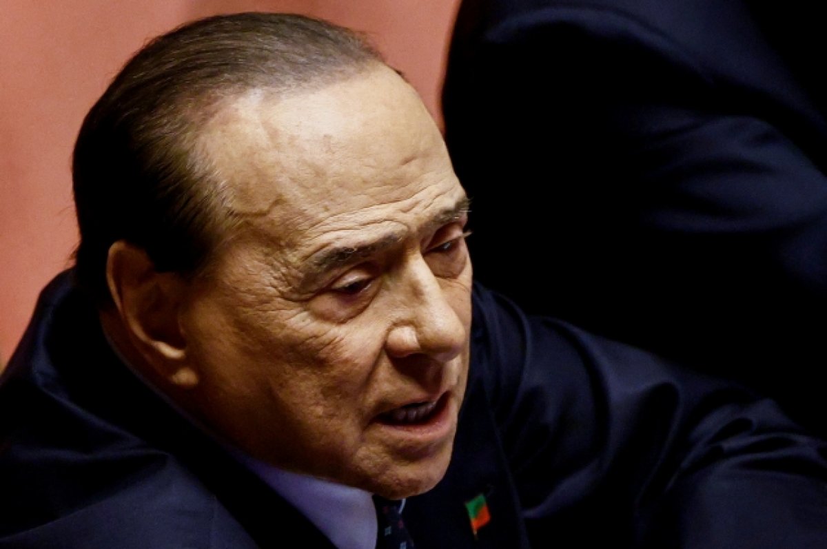 Лечащий врач Берлускони назвал сложной ситуацию с состоянием политика