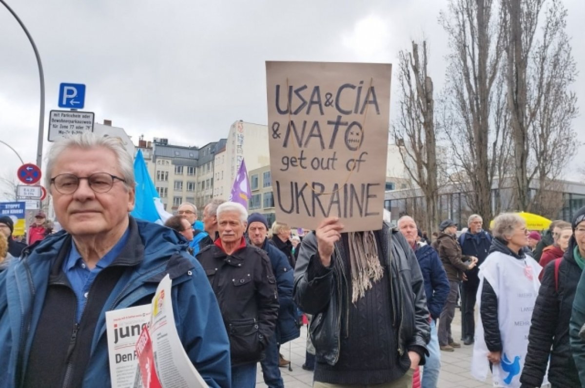 В 70 городах Германии прошли протесты против поставок оружия Киеву