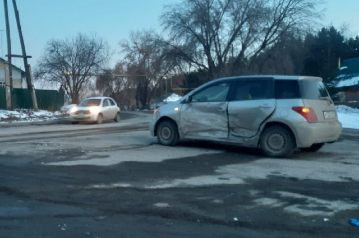 Серый автомобиль скрылся с места ДТП, где пострадала женщина в Новосибирске  | АиФ Новосибирск