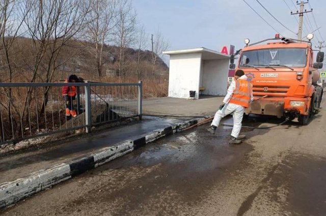 В Углегорске необходимо усилить уборку дорог, особенно сейчас, когда сошел снег, и на дорогах появляется больше грязи и пыли.