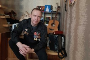 Автор хита „333“ Ванюшкин рассказал, почему играет на старой гармошке