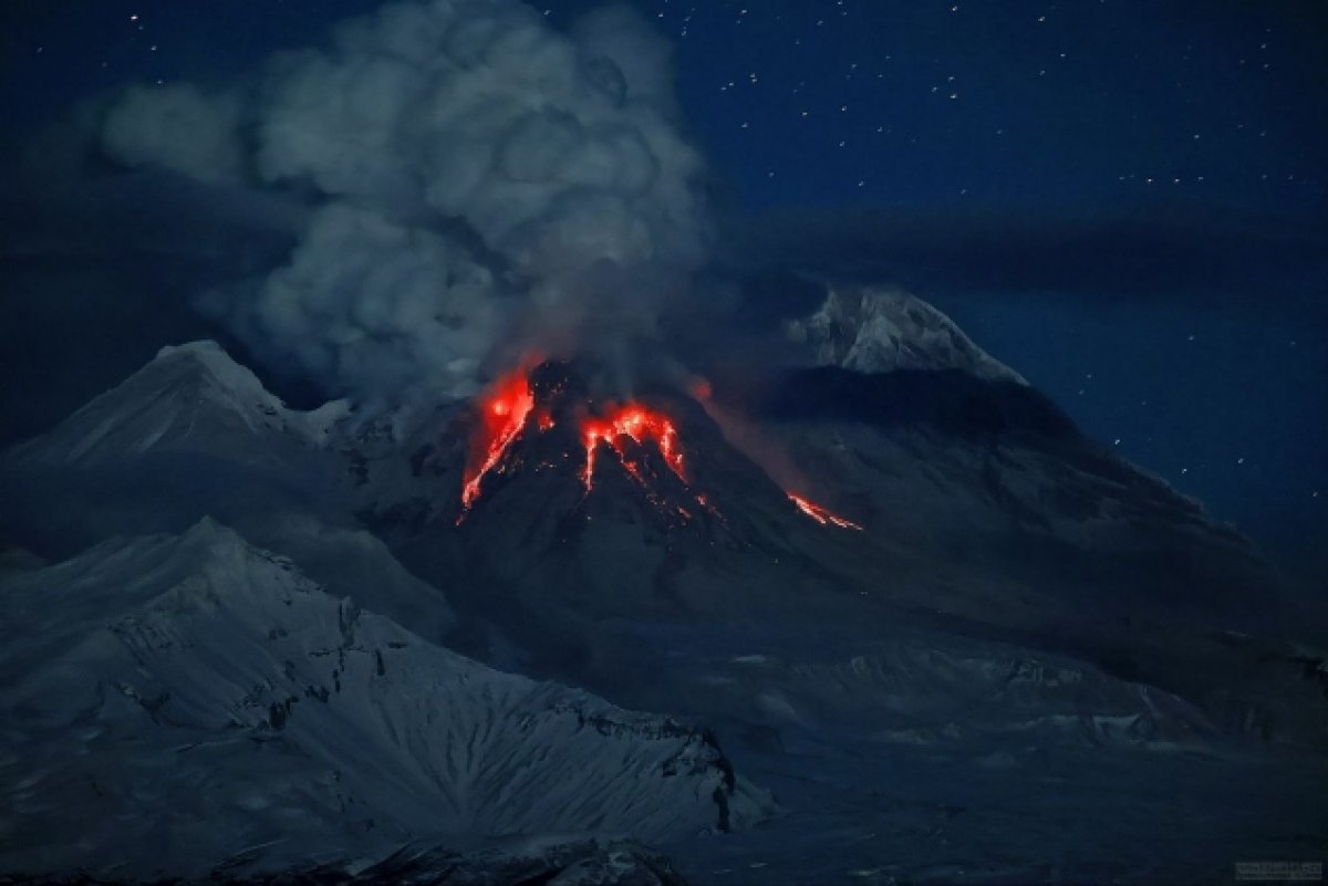 Роскосмос опубликовал кадры после выброса пепла вулканом Шивелуч