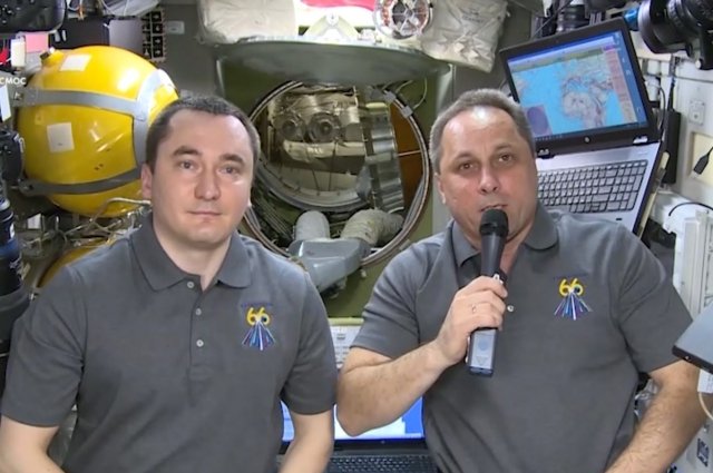 Космонавты Шкаплеров и Дубров с борта МКС призвали россиян не верить мошенникам.