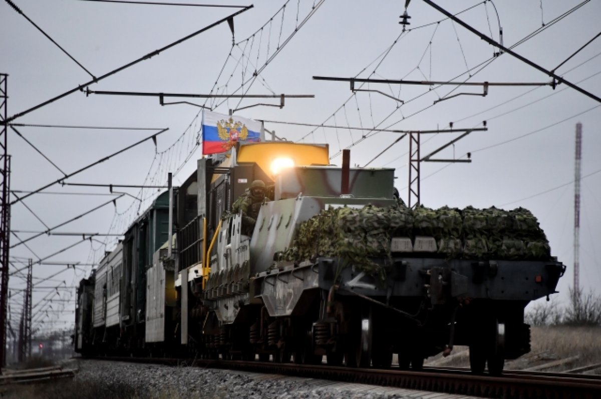 Минобороны РФ показало кадры боевой работы бронепоезда в зоне СВО