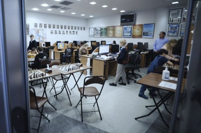 Фан-зоны расположены в турнирном зале и холле Югорской шахматной академии.